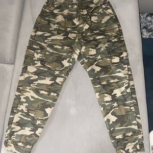 Arizona Jeans (Army Print) Size 15 Junior/Women